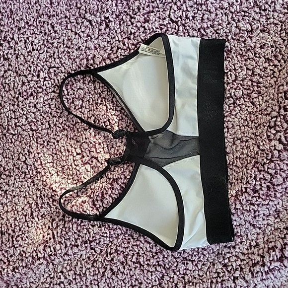 Pink sports bra - Picture 2 of 3